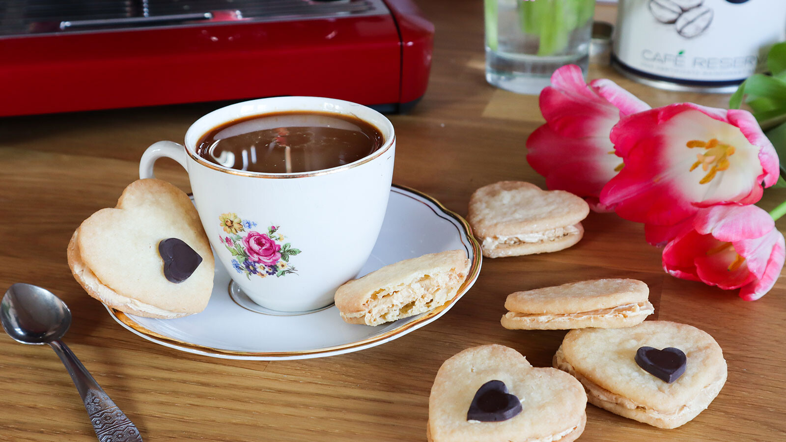 Valentýnské sušenky s kávovým krémem