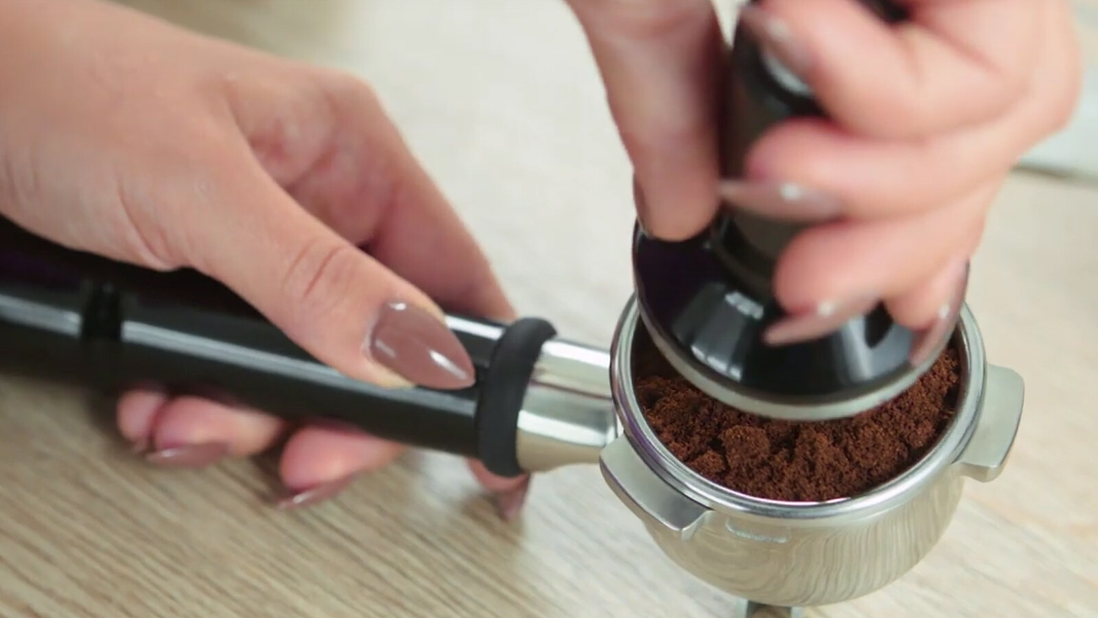 THE BARISTA EXPRESS™ - Výroba espressa video manuál