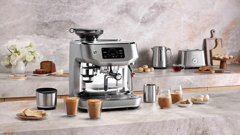 Máte doma prémiový kávovar, ale káva už nechutná jako dřív? Tajemství dokonalého šálku tkví v detailech, které často přehlížíme